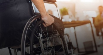 Eleitores com deficiência ou mobilidade reduzida podem pedir transferência