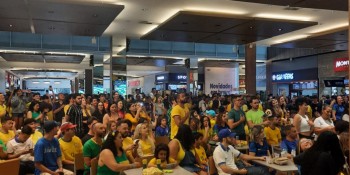 Torcedores da região festejam a segunda vitória do Brasil