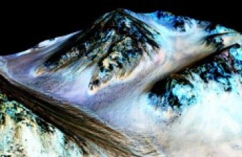 Nasa encontra sinais de correntes de água salgada em Marte