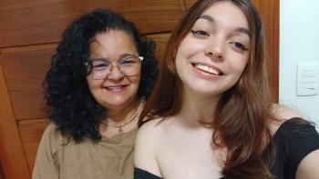 Avós compartilham momentos especiais com netos, indo além do carinho e cuidado 