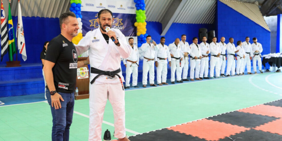 Prefeitura de Itaquá faz nova entrega de kimonos