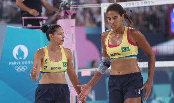 Duda e Ana Patrícia se garantem nas oitavas do vôlei de praia