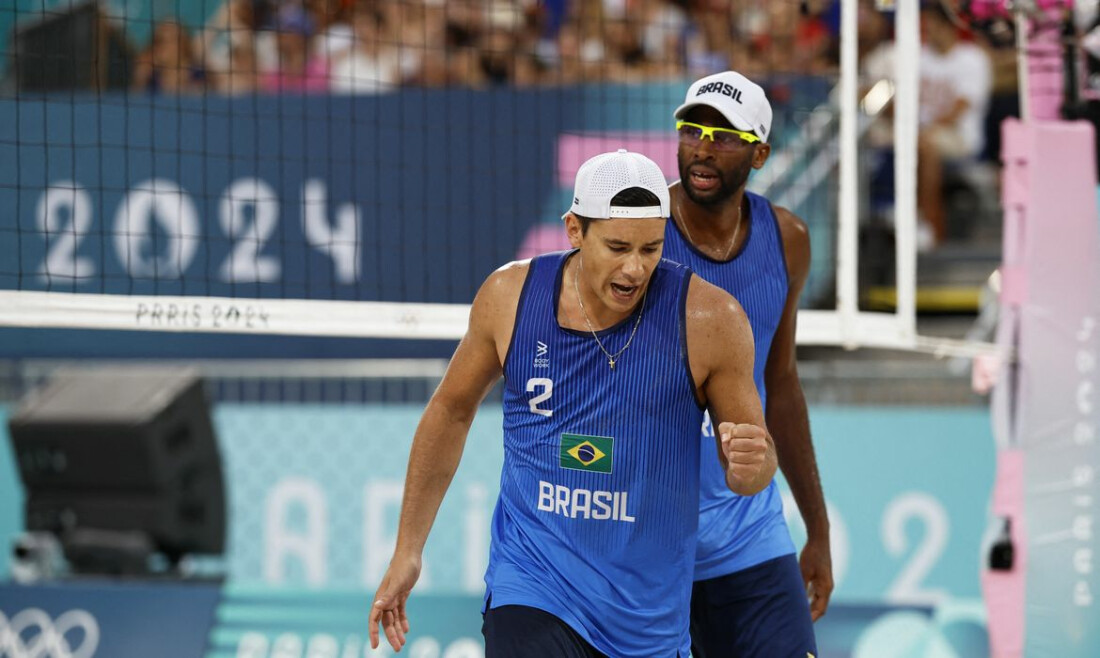 Vôlei de praia: Evandro e Arthur avançam para as oitavas em Paris