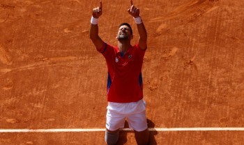 Djokovic vence Alcaraz e conquista título olímpico em Paris