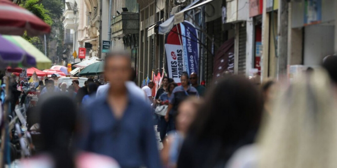 Casos de covid-19 seguem em tendência de alta no Rio de Janeiro