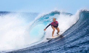 Tati Weston-Webb garante ao menos a prata para o Brasil no surfe