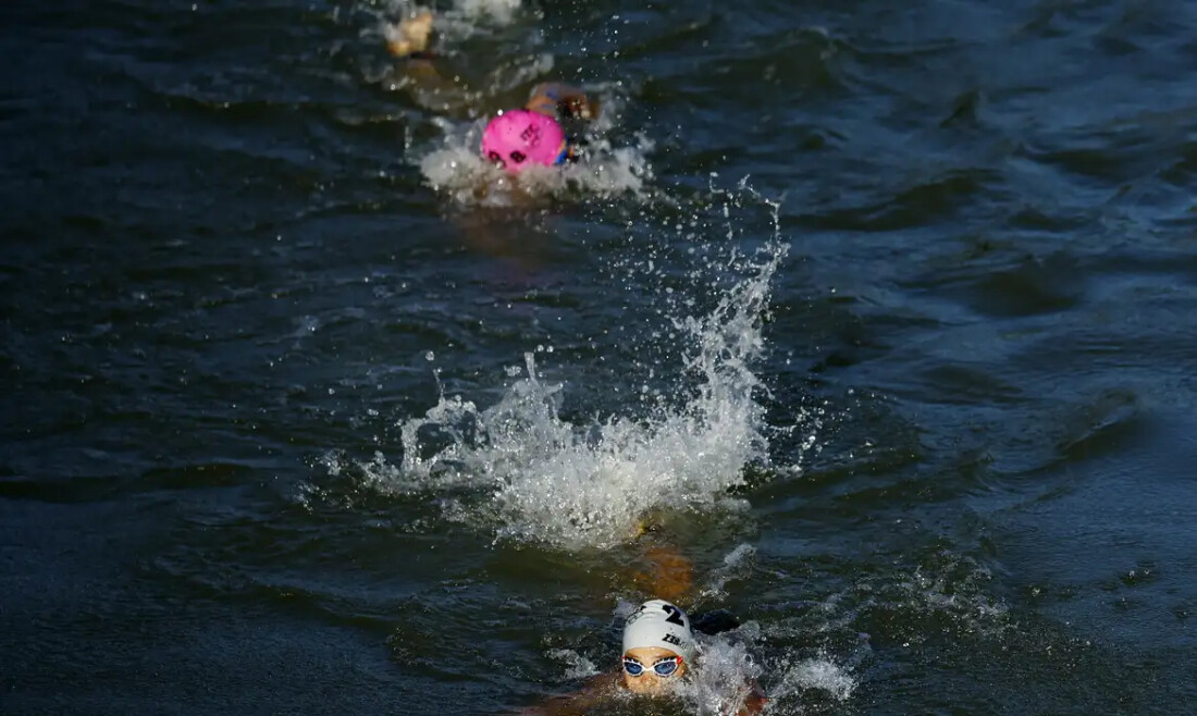Treino da maratona aquática é cancelado devido à poluição do rio Sena