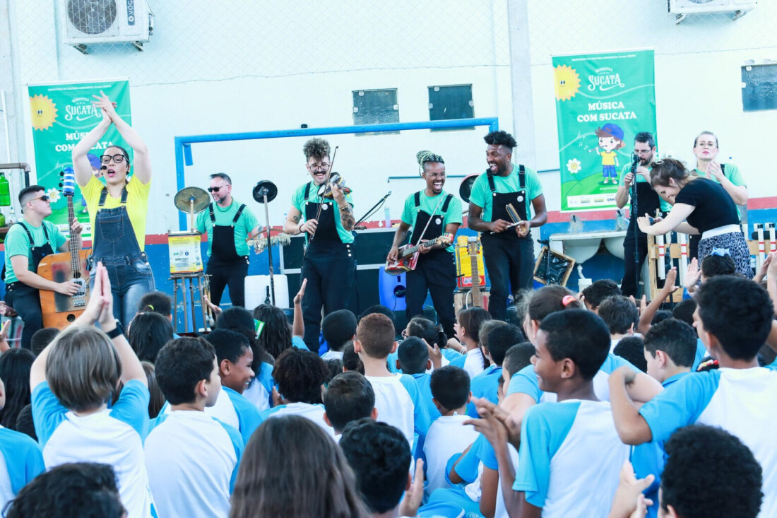 Orquestra de Sucata promove espetáculos culturais em cinco escolas de Mogi