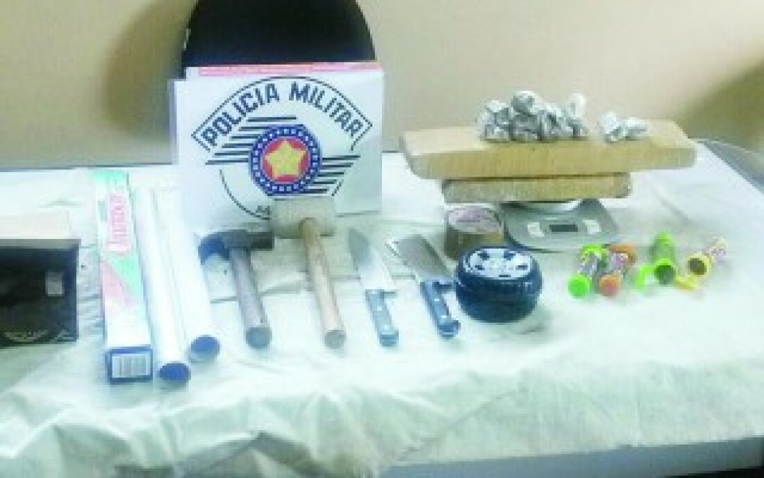 Força Tática apreende tabletes e tijolos de maconha no Jardim Maricá, em Mogi