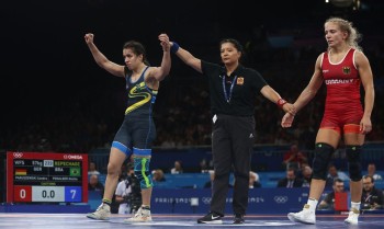 Giullia Penalber avança e luta pelo bronze no wrestling nesta sexta