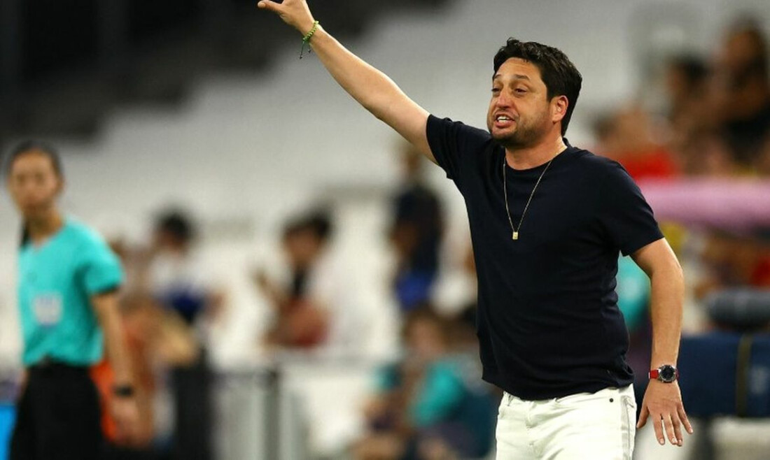 Brasil não se preocupa com derrotas passadas, diz técnico Athur Elias