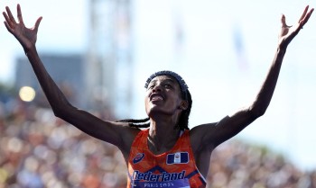 Holandesa fatura ouro e quebra recorde olímpico na maratona em Paris