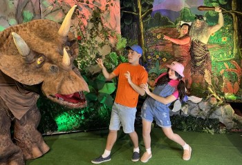 Escolas de Suzano e Itaquá recebem o espetáculo ‘Uma Aventura Jurássica’