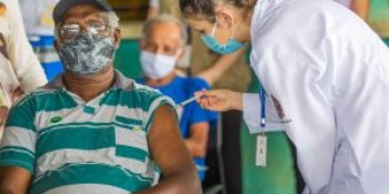 Vacinas salvaram até 63 mil idosos no início da campanha no Brasil