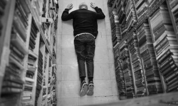 Bernadet, de 88 anos, tem mostra em 3 cidades e prepara novo livro  