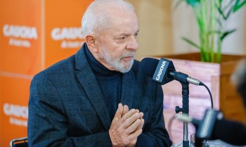 Lula entrega 253 casas e se compromete com prevenção a enchente no Sul