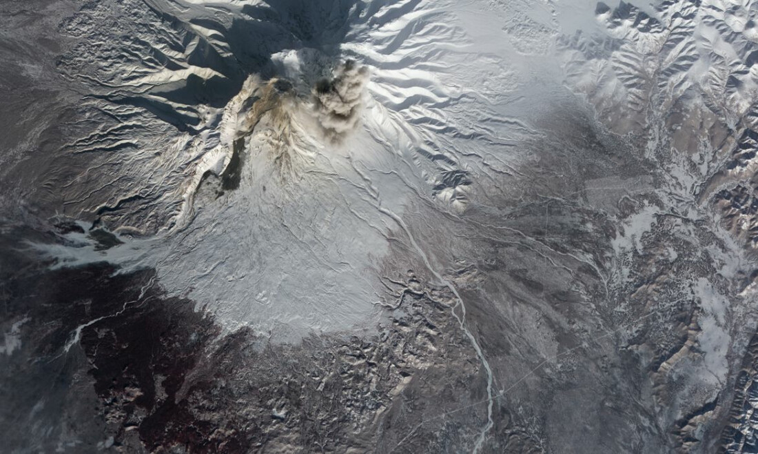 Vulcão Shiveluch entra em erupção após forte terremoto na Rússia