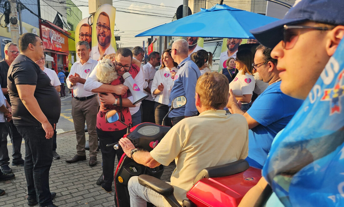 Adesivaço e "Tenda da Mudança" marcam início da campanha de Saulo Souza em Poá