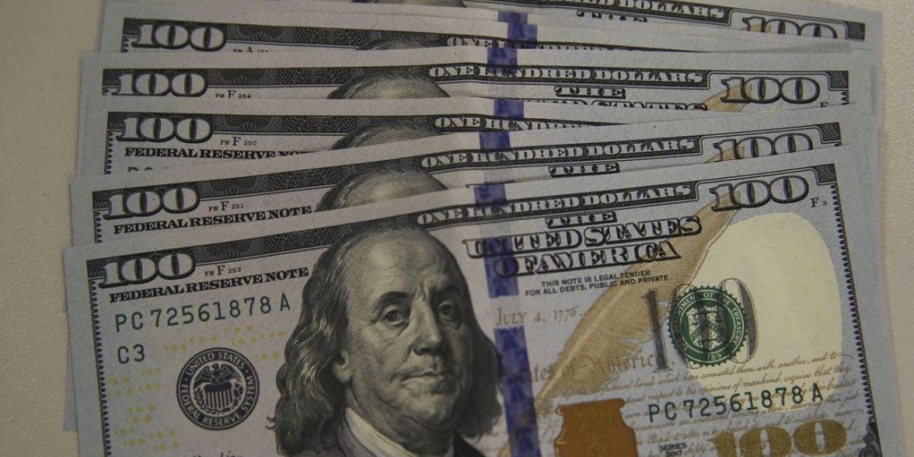 Dólar cai para R$ 5,31 com bom humor externo e doméstico