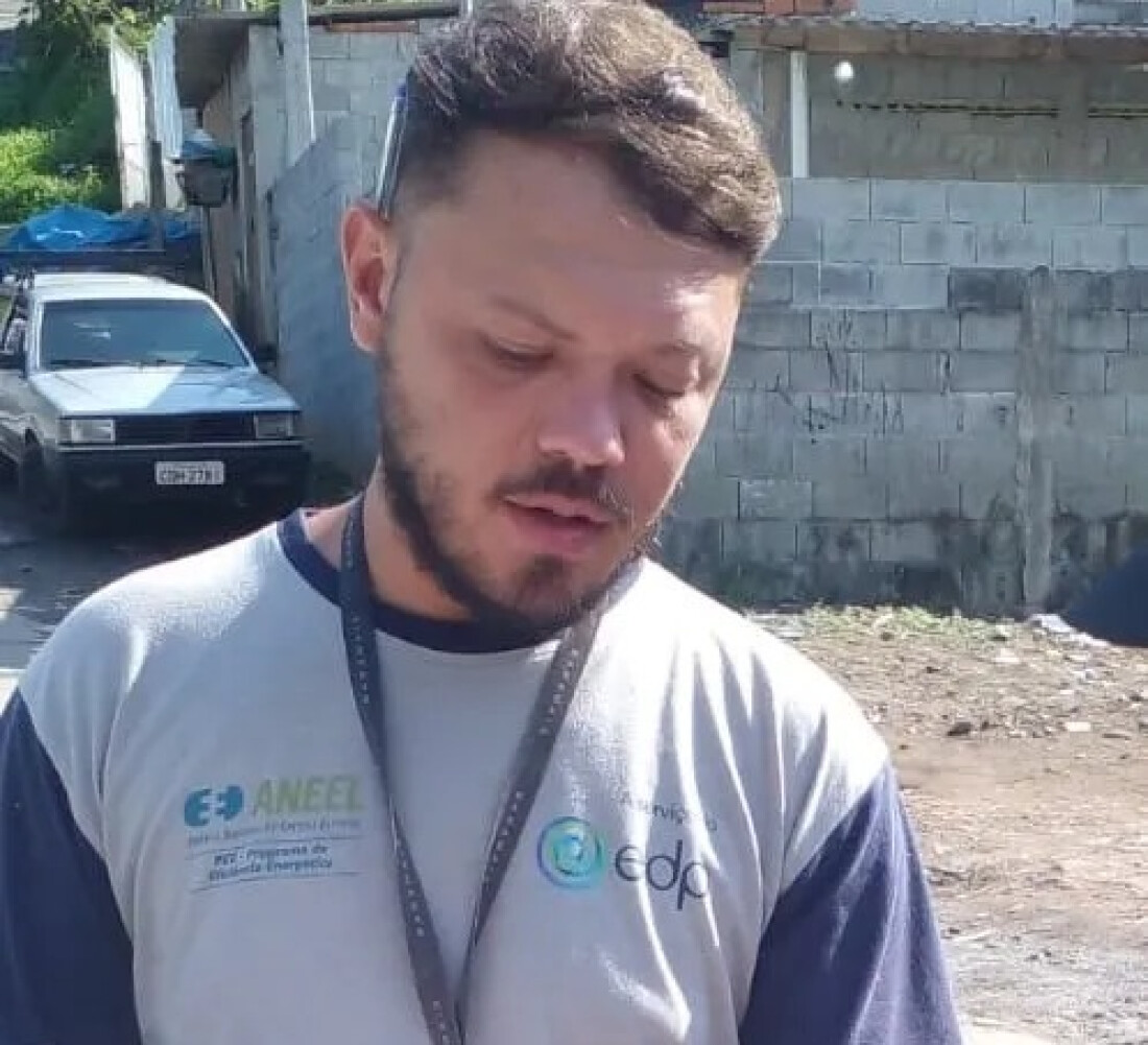 Agentes da Boa Energia da EDP fazem atendimentos no bairro Miguel Badra, em Suzano