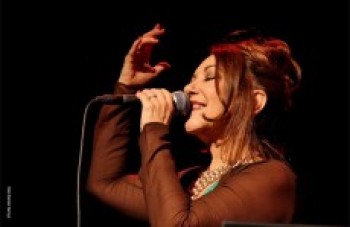 Vânia Bastos traz sucessos da MPB para o Centro Cultural nesta sexta