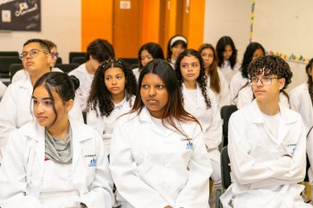 Alesp aprova Bolsa Estágio Ensino Médio que vai pagar até R$ 1 mil para alunos