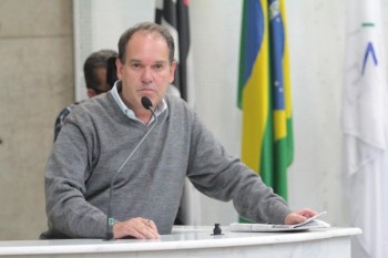 Vereadores estudam mudar de partido para eleições de 2016