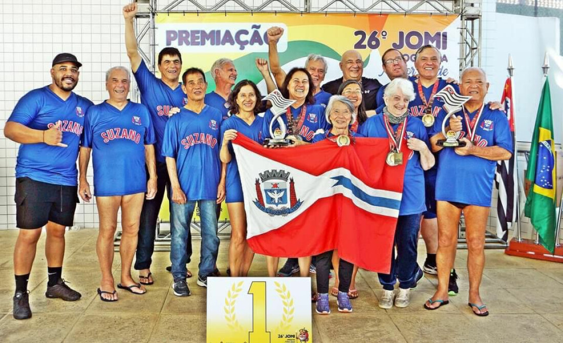Delegação de natação de Suzano sobe no pódio 14 vezes no JOMI 2024