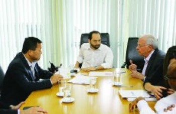 Suzano firma parceria com o Estado para combater pobreza