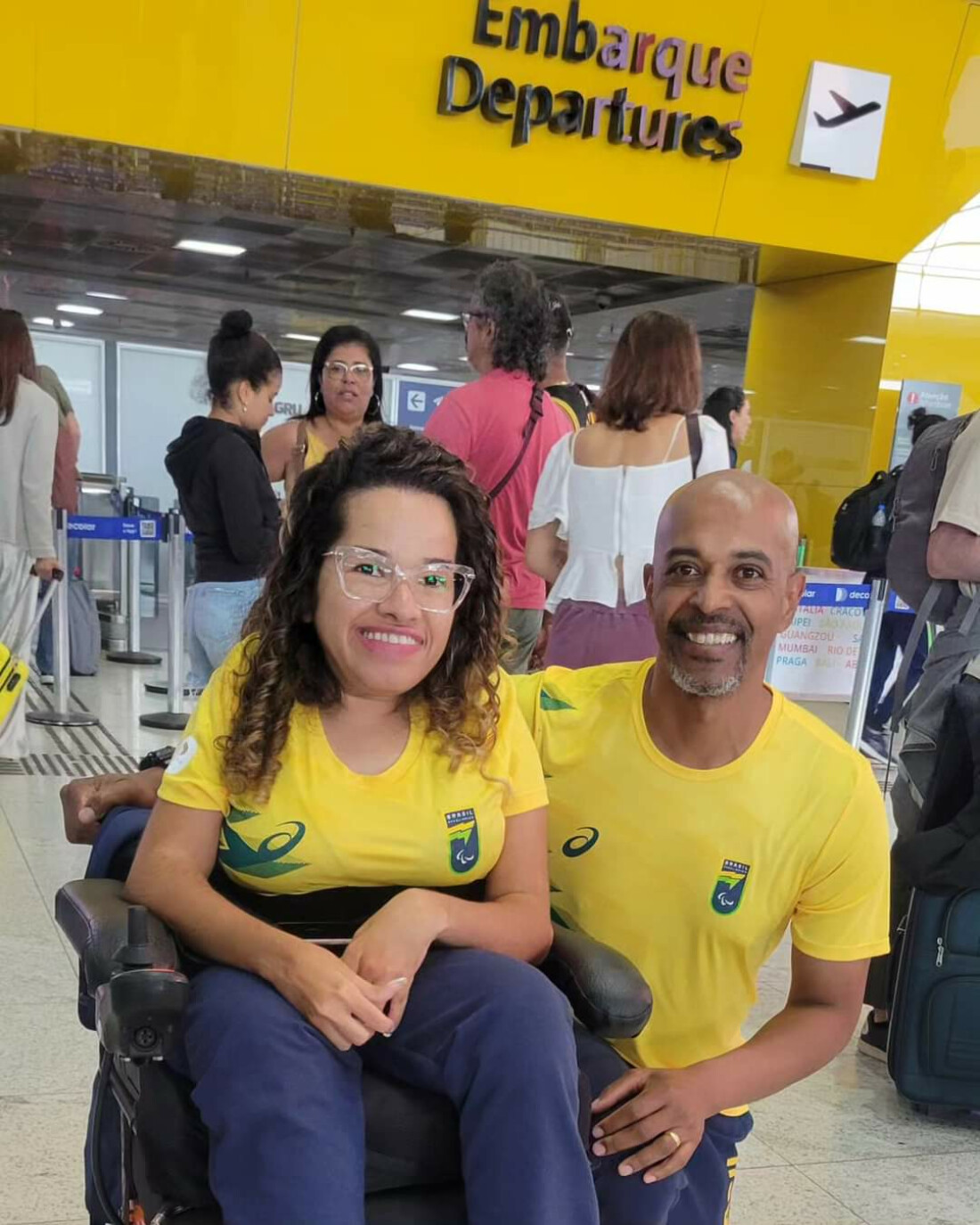 Atletas da região desembarcam em Paris para Jogos Paralímpicos