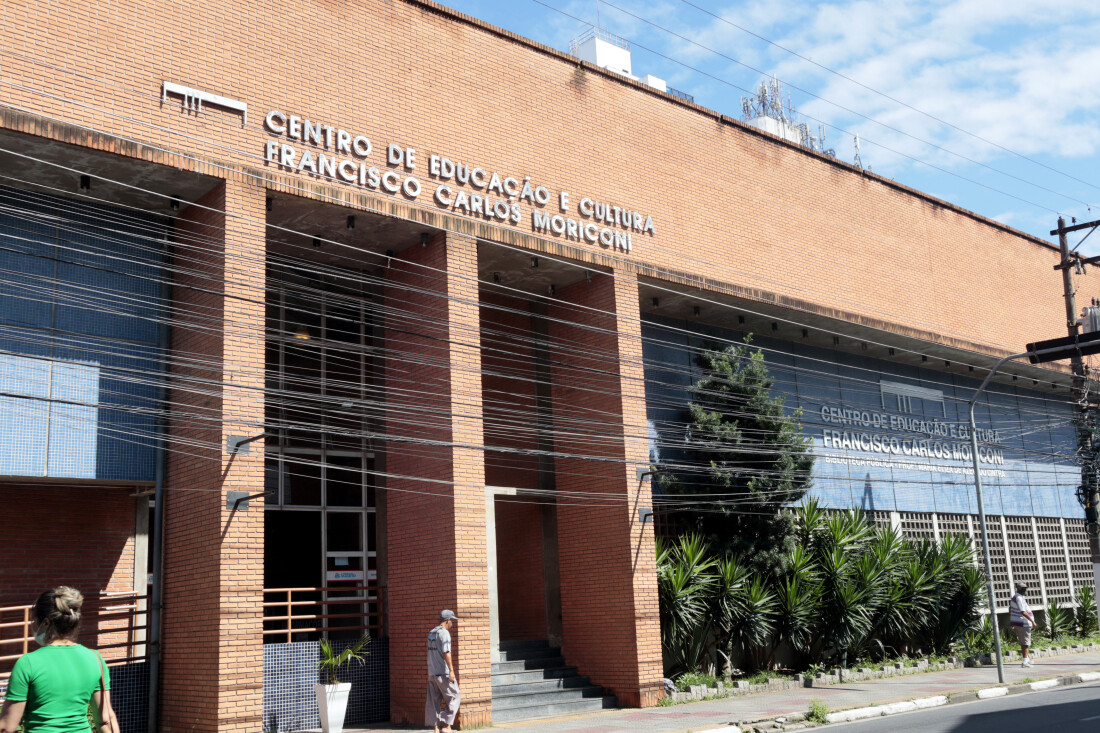 Biblioteca Municipal no centro de Suzano tem acervo com mais de 20 mil livros 