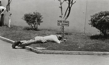 Mostra em SP apresenta afeto e humor da fotógrafa Stefania Bril