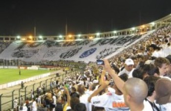 Pacaembu vira trunfo do Santos para avançar