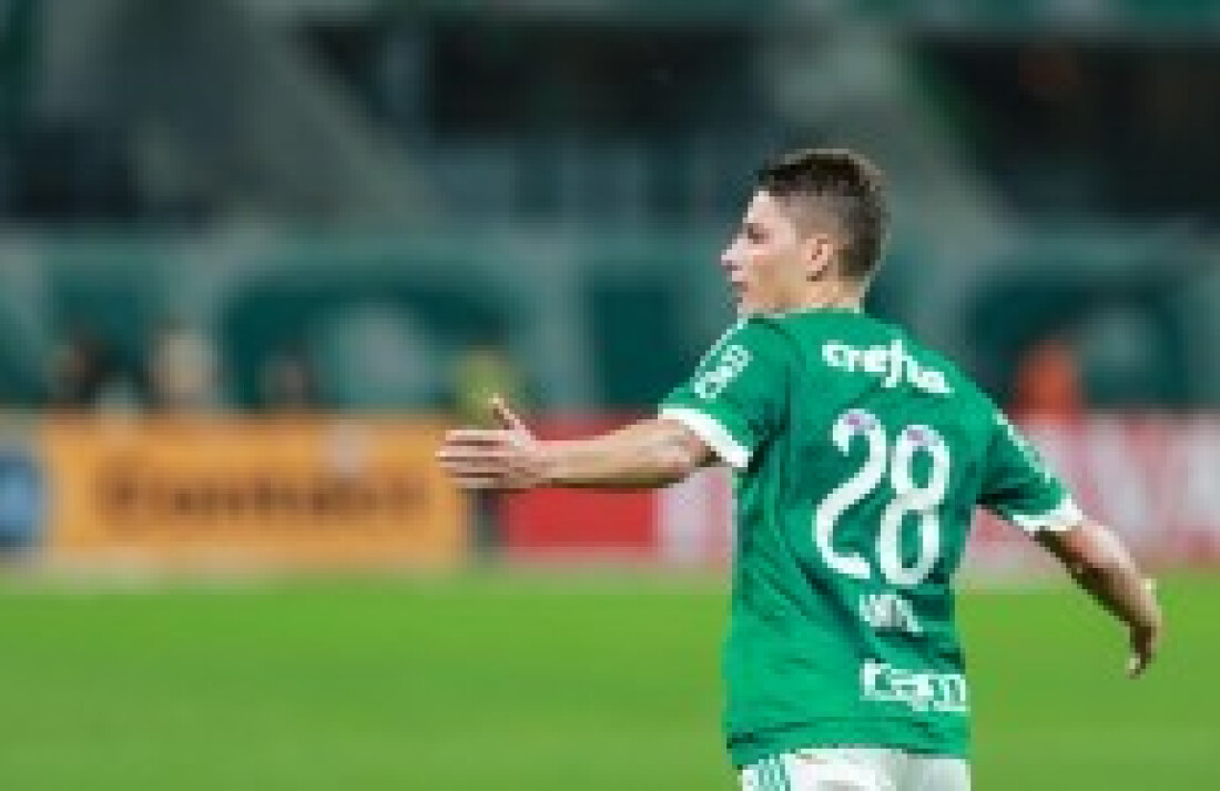Palmeiras sofre, mas vence o Inter e avança