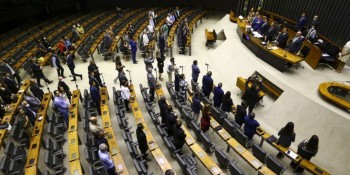 Câmara homenageia os 100 anos do rádio no Brasil