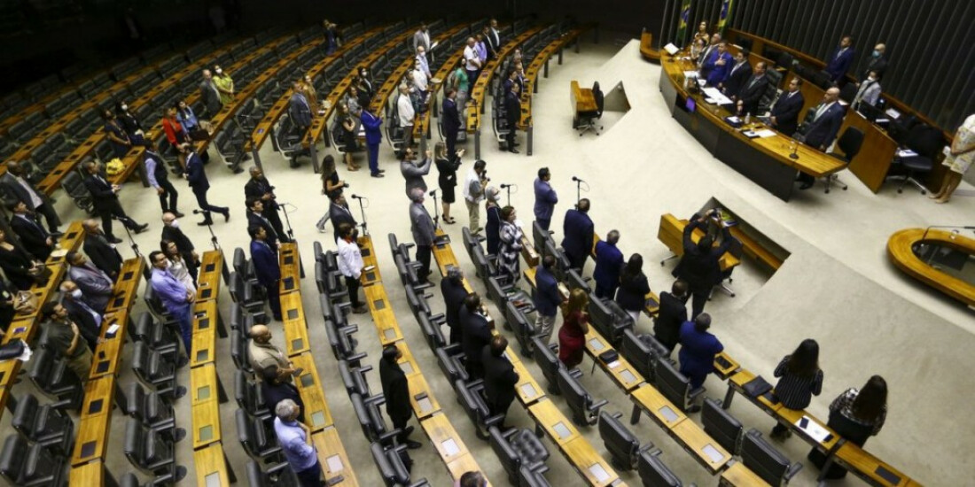 Câmara homenageia os 100 anos do rádio no Brasil