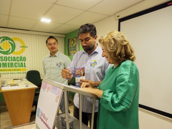 Caio Cunha e Joel Chen firmam compromisso com o comércio mogiano  