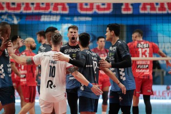 Suzano Vôlei vira sobre o Sesi Bauru e assume liderança do Paulista 2024