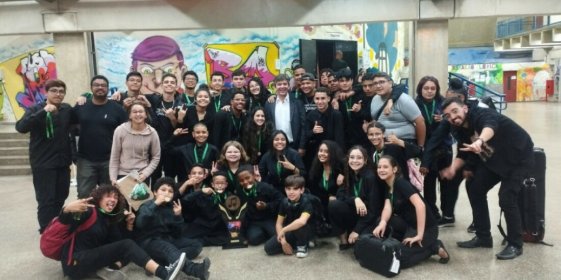 Bandas de duas escolas conquistam troféus