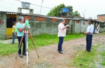 Poá inicia a regularização fundiária na Vila Amélia