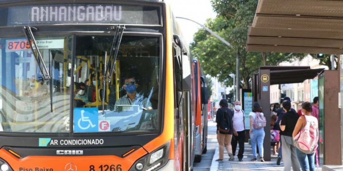 São Paulo distribui 1 milhão de máscaras em 32 terminais de ônibus