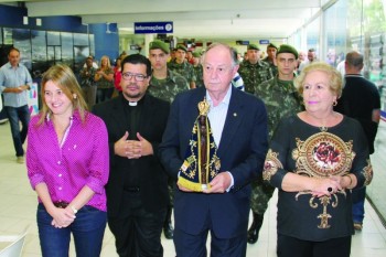 Prefeitura recebe imagem peregrina de Aparecida