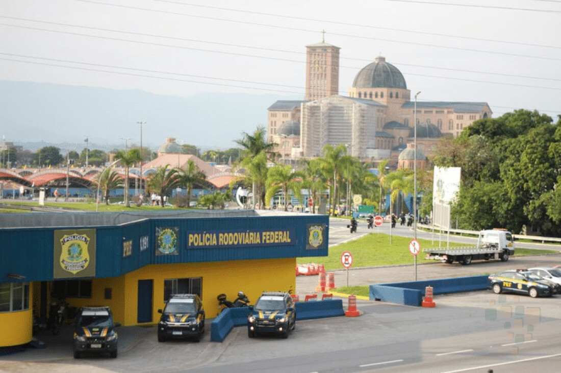 CCR RioSP em conjunto com a Polícia Rodoviária Federal orienta os peregrinos