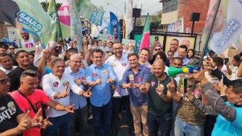 Saulo Souza encerra campanha com "Caminhada da Vitória" no centro de Poá