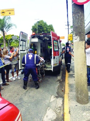 Homem tenta atear fogo no corpo