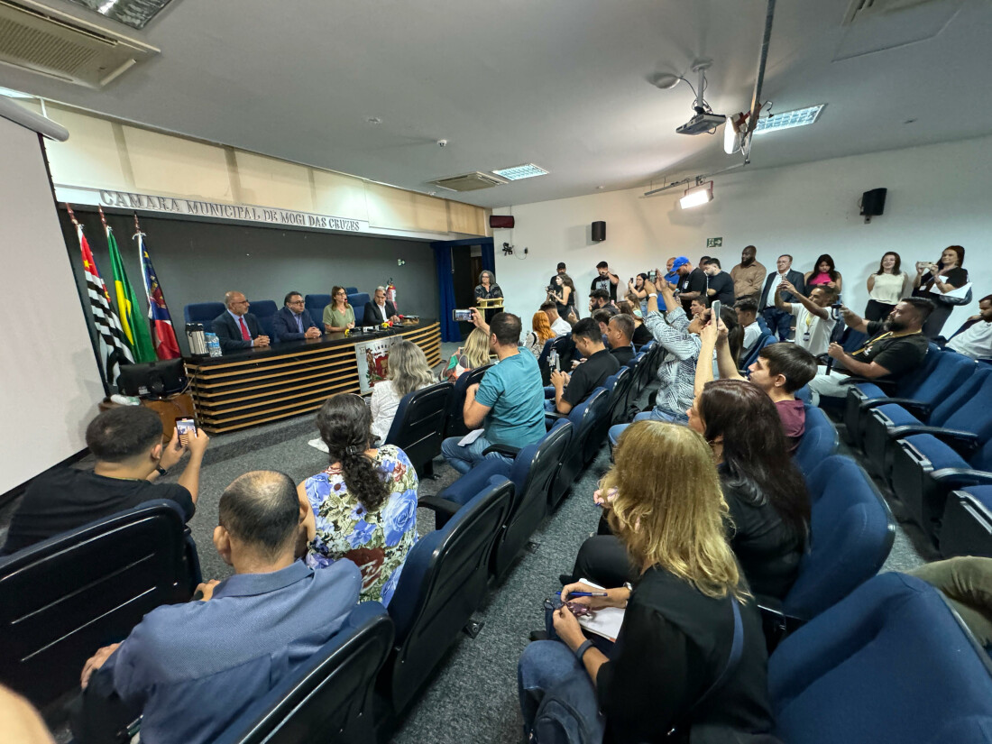 Mara Bertaiolli e Téo Cusatis cumprem agenda na Câmara