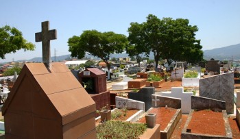 Manutenção de sepulturas nos cemitérios de Mogi tem prazos para o Dia de Finados