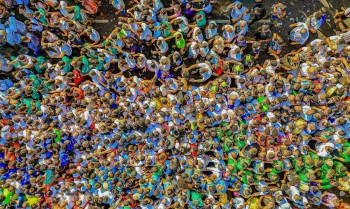 Fiéis lotam ruas de Belém para acompanhar procissão do Círio de Nazaré