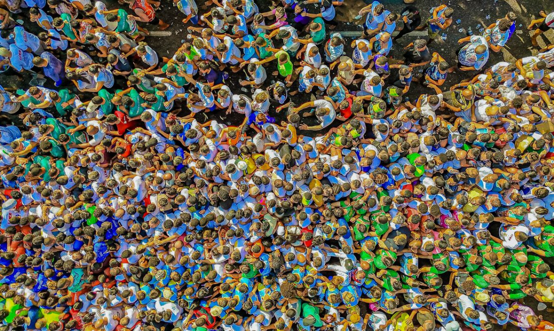 Fiéis lotam ruas de Belém para acompanhar procissão do Círio de Nazaré