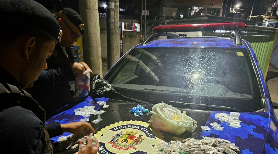 GCM de Itaquá desativa duas casas bomba e apreende 1,8 mil porções de drogas 